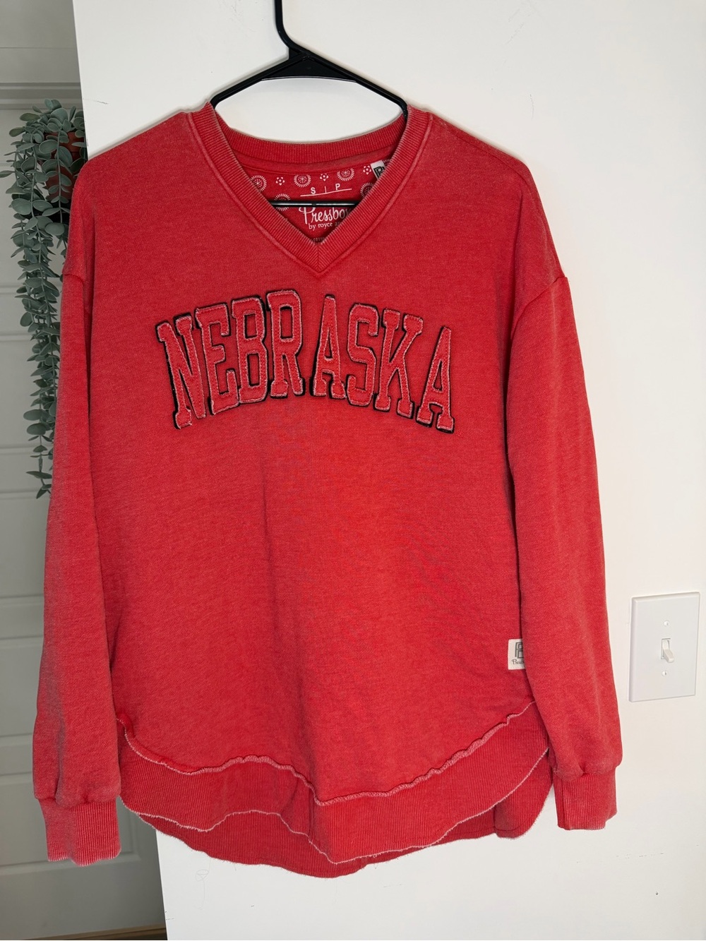 Pressbox Nebraska Cornhuskers Sweatshirt Women’s S Red V Neck